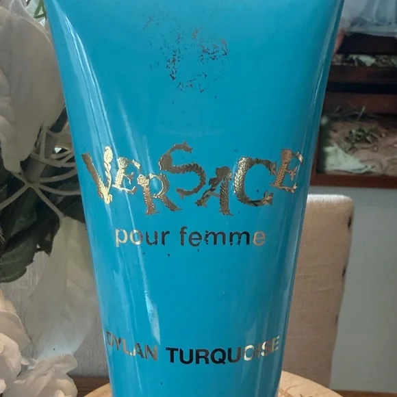 Versace Dylan Turquoise Pour Femme Perfumed Bath & Shower Gel - Picture 2 of 6